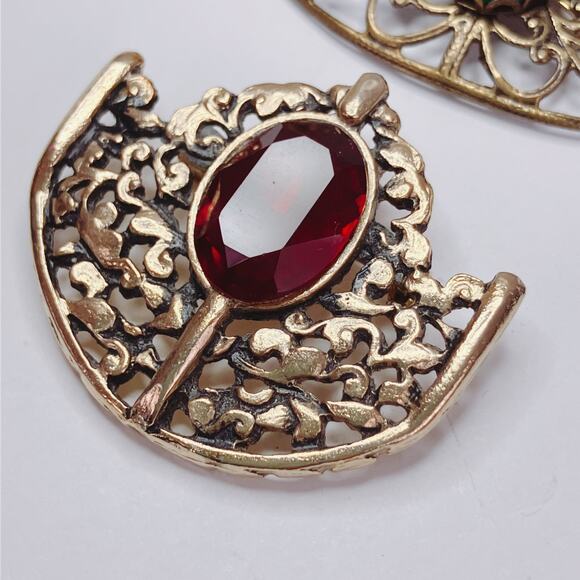 Vintage Mid Century Gold Tone Filigree Brooches Red Green Glass Cabochons Set - Picture 12 of 12